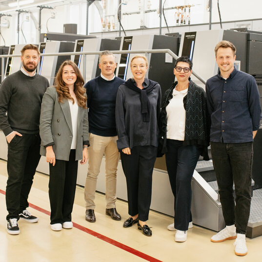 Salzburger Festspiele zu Besuch bei Samson Druck Samson Druck Kristina Hammer Margarethe Lasinger Lisa Frost Markus Ramsbacher Tibor Valentin